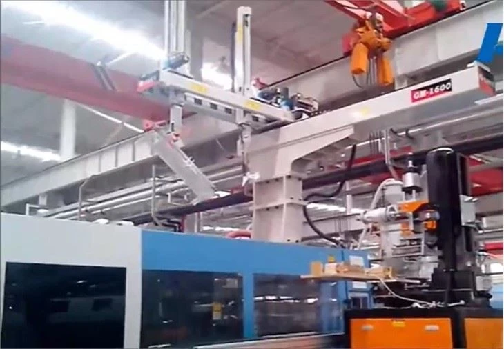 Molding Robot